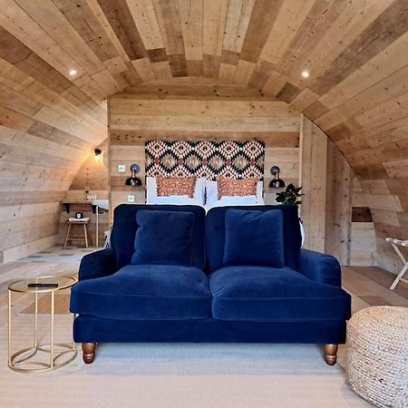 The Pigsty Hotel Крийф Екстериор снимка