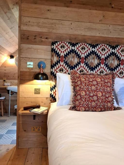 The Pigsty Hotel Крийф Екстериор снимка